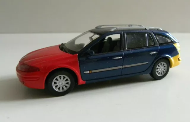 1/43 RENAULT LAGUNA II Universal Hobbies sans boite