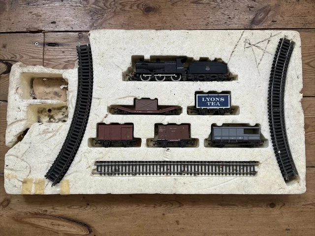 VINTAGE AIRFIX MODEL Train Set Carriages And Track - Lyon’s Tea £10.00 ...