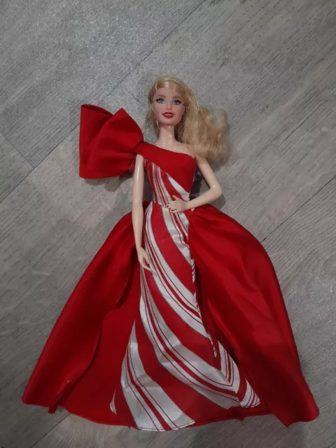 Beautiful Mattel Barbie Signature - Holiday Barbie 2019. Damaged Hair.