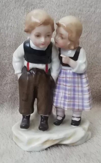 ancienne Figurine En porcelaine numérotée Couple Enfants Biscuit