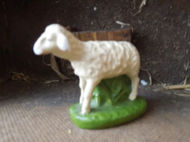 Krippenfiguren sehr altes Schaf stehend - Gips-altersbedingt schöner Zustand