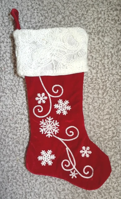 Medias rojas de Navidad de 18" con copos de nieve