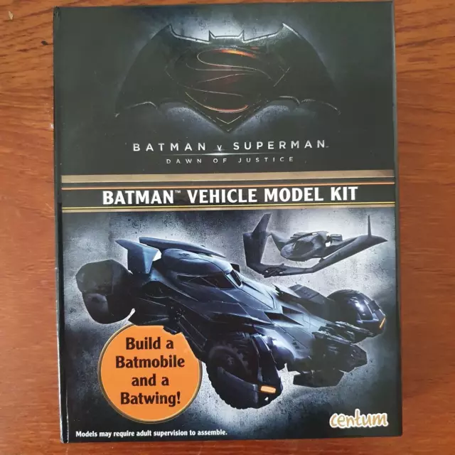 Batman Batmobil und Fledermausfahrzeug Modellbausatz - Dawn of Justice - NEU