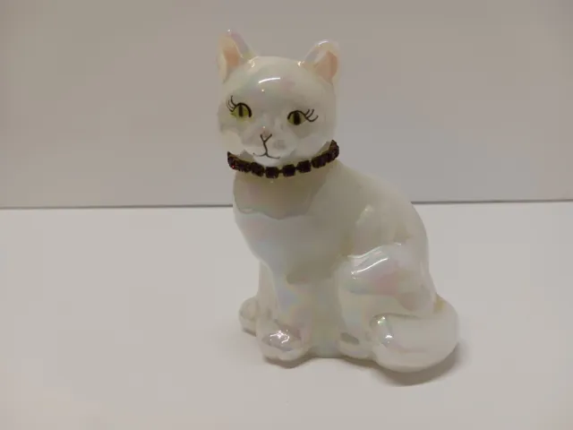 FENTON White Iridescent Glass CAT Figurine - Purple stone Collar