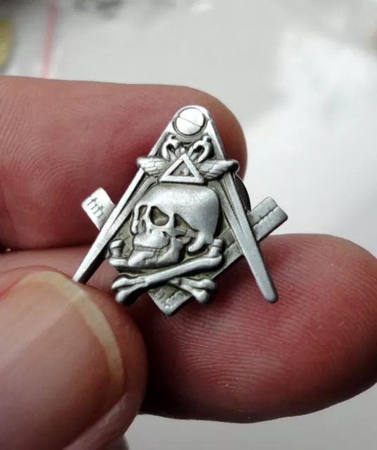 Masonic Skull Cross Bones pin badge Square Compass Freemason Hiram Abiff