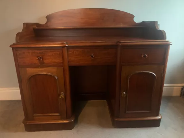 Victorian / Vintage wash stand/ cupboard Unit. Complete with draws and cupboards