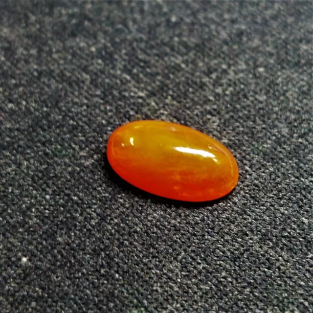 1x Opale - Cabochon ovale orange 1,98ct. 7,2X12,8x4,3mm (1083K)