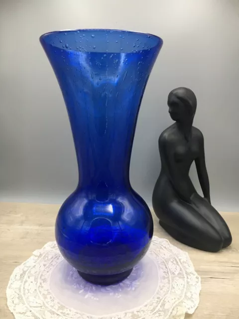 Vase Bleu En Verre Soufflé Verrerie De Biot. Valeur Actuelle En Boutique 118€.