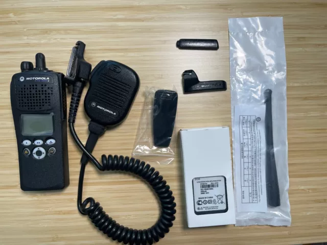 Motorola XTS2500 Model II UHF 380-470 MHz w/battery, clip, charger, remote mic