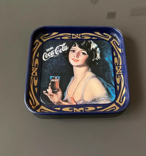 Sottobicchiere Coca Cola In Latta Anniversario 50 Anni 1927-1977