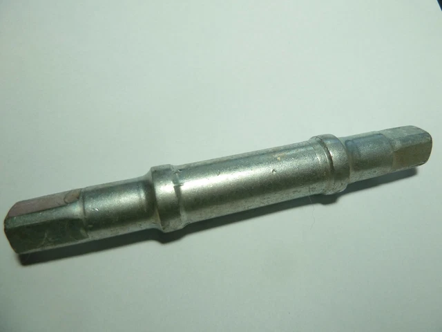 NOS NEU Axe pédalier 139 mm acier boitier pédalier vintage ancien stock