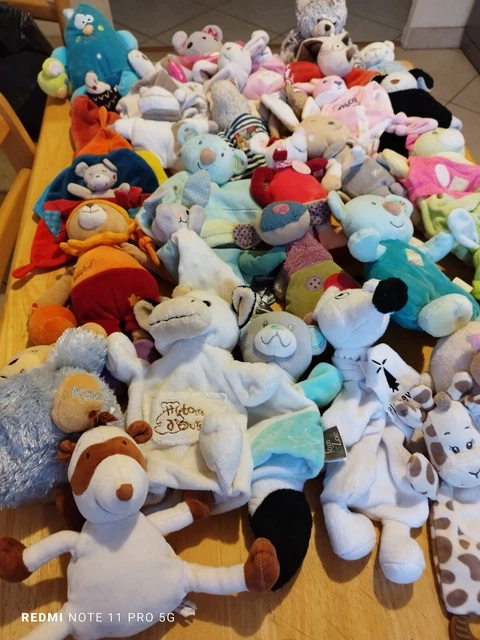 Lot de 32 doudous peluches différentes marques