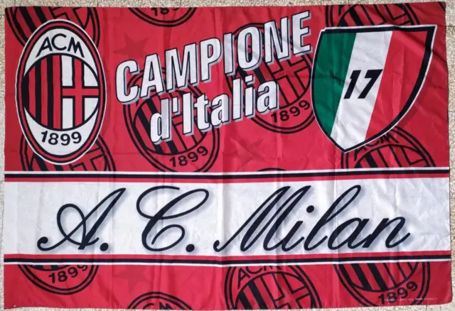 AC Milan Bandiera Ufficiale 19° Scudetto 21-22, Campioni d'Italia,  100x140cm, rosso/nero : : Sport e tempo libero
