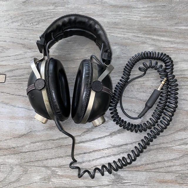 VINTAGE PIONEER SE405 STEREO Headphones With Dual Volume Controls