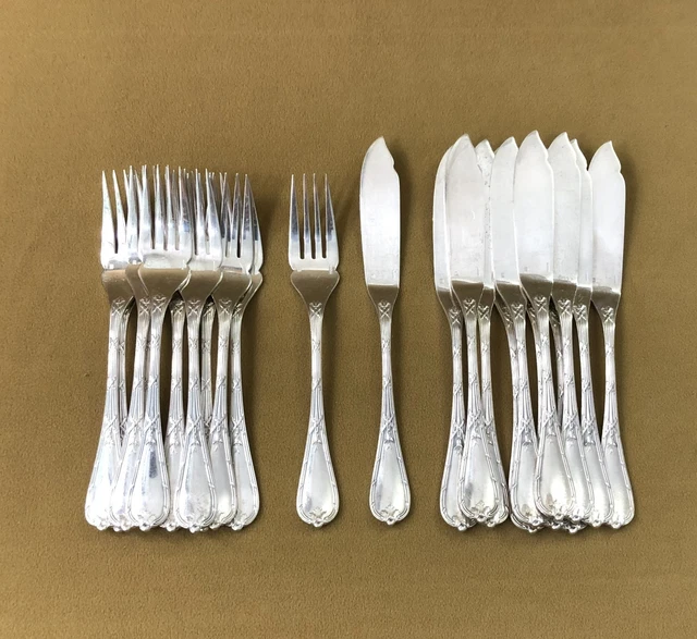 12 Couteaux Et 12 Fourchettes à Poisson Frionnet Modèle Filet Métal Argenté - Très Bon état