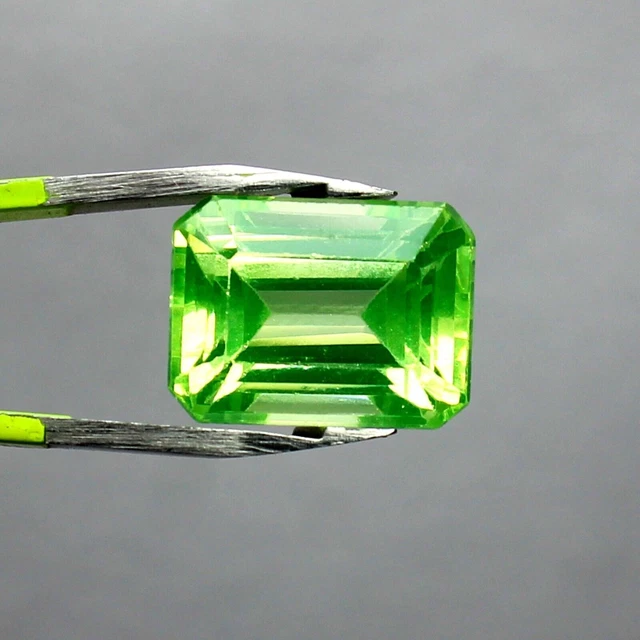 AAA+ 9,80 Ct Péridot vert pomme naturel en forme d'émeraude Pierre...
