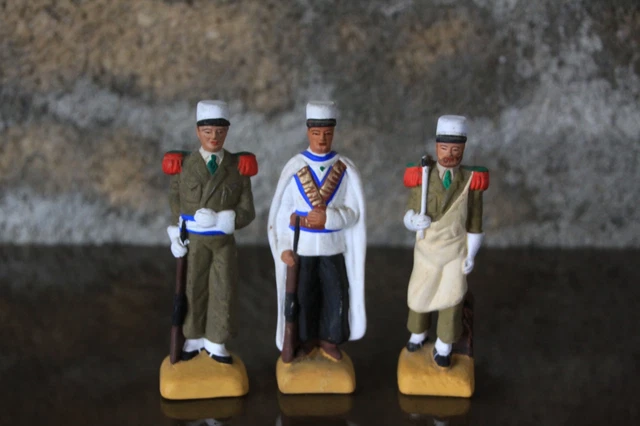 LOT 7 PETITS NAINS DE JARDIN EN TERRE CUITE LAQUEE -  NAINS