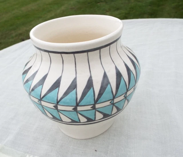 Wonderful  Vintage Native American Pottery Signed SD. 94 Indian