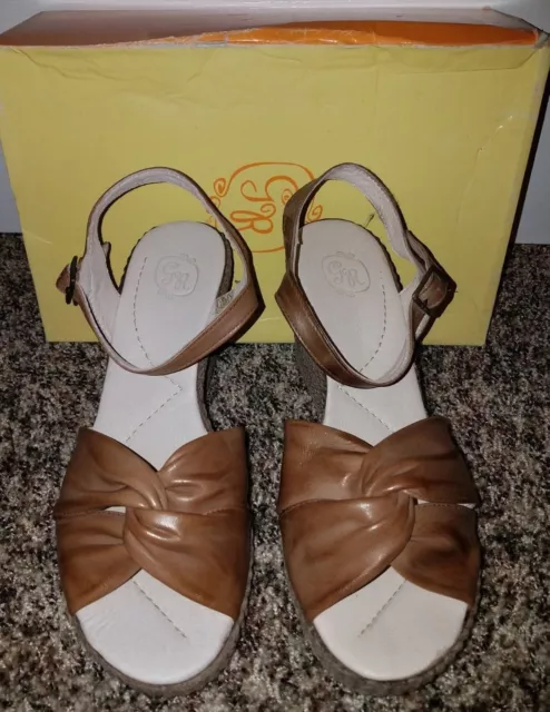 $81 NWB GABRIELLA ROCHA Womens Leather Wedge Shoes Stohlton Brown Size 9.5 (40)