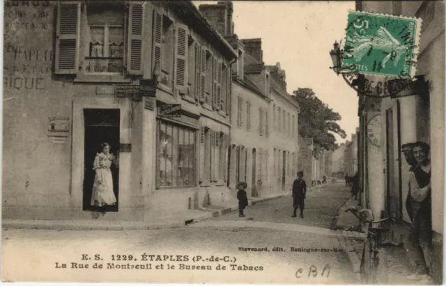 CPA AK ÉTAPLES Rue de Montreuil et bureau de tabacs (26185)