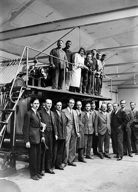 employees of printing press of newspaper Noir et Blanc at work, ci - Old Photo 3