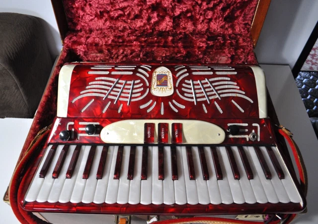 1950's Renelli Accordion 120 Bass 41 Key in Hard Case Made in Italy