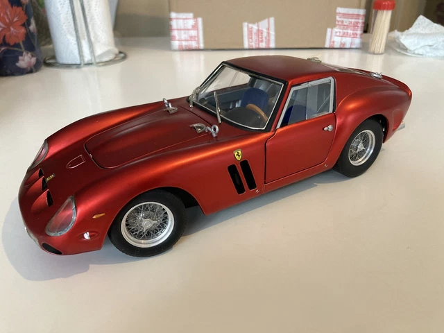 Ferrari FF Rouge Hot Wheels Super Elite 1/18 – X5490 – Miniature Collection
