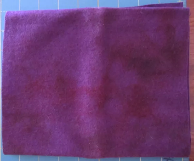 Alfombra primitiva de 9""x27"" teñida a mano púrpura moteada 70% lana apliques de centavo