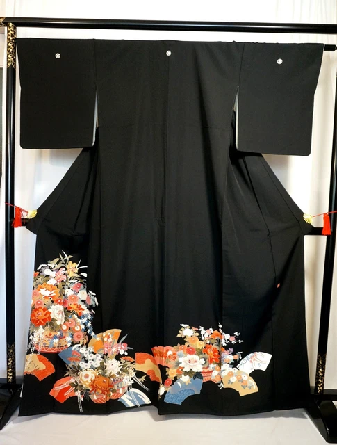 Japanese kimono  "Kuro-Tomesode", Gold leaf, Plants, 5 family crests, 5' 4".3145