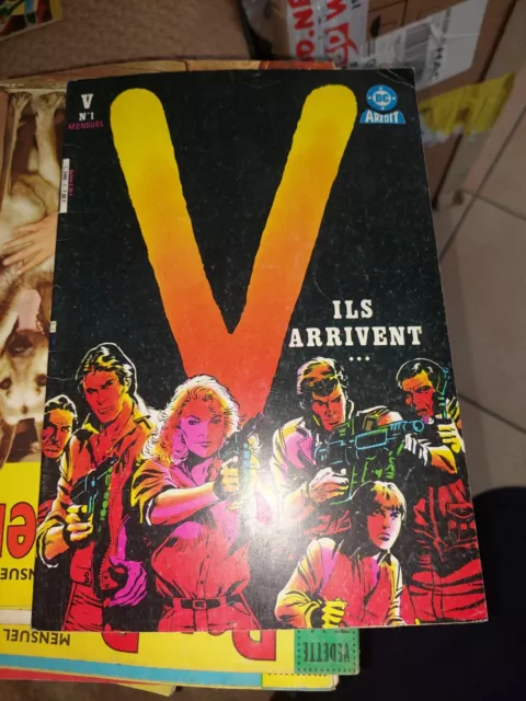 V les visiteurs N° 1 ILS ARRIVENT BD DC COMICS AREDIT 1985 TBE+