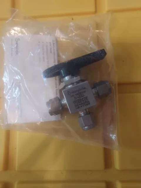 Swagelok SS-43GXS4 3 Way Ball Valve (Brand New)