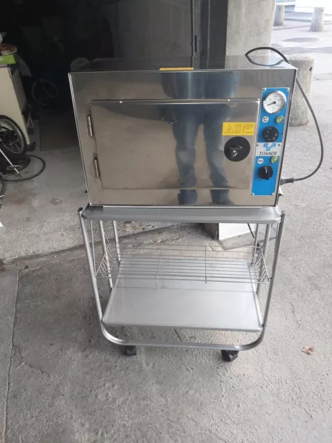 Stérilisateur médicale titanox air chaud.