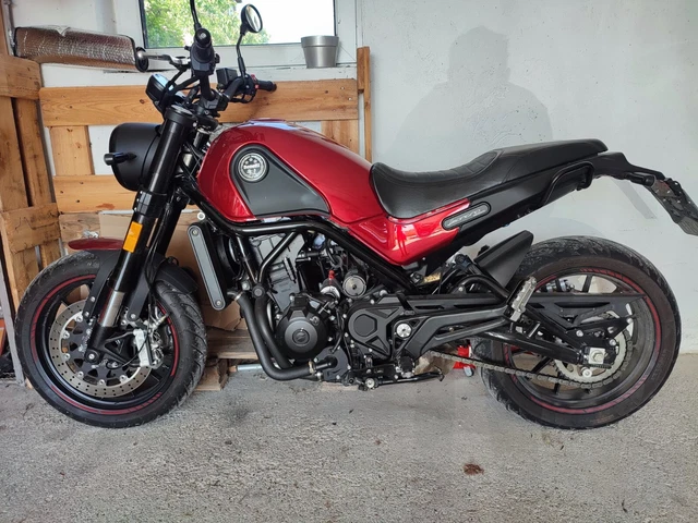 Benelli Leoncino 500 rot 2500 Km Bj 2021 Versand möglich
