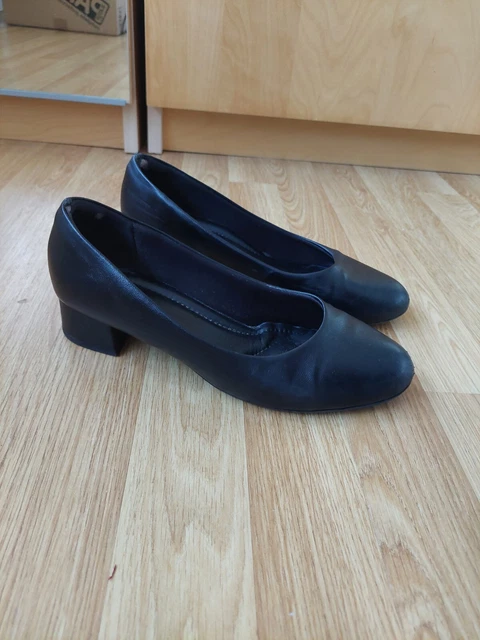 Flight attendant sales shoes aerosoles
