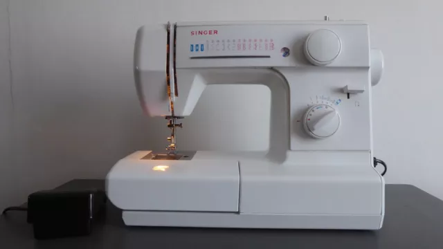 Singer 3515w Electric Sewing Machine. Not completely tested. Serviced in 2022