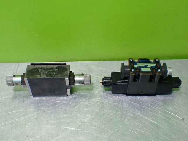 Euc-2Pcs Hydraulic Valve Lot. Parker, Columbia