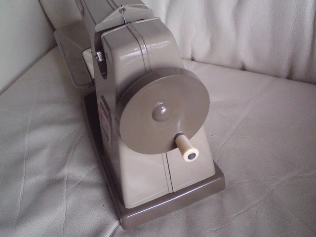 VINTAGE VULCAN COUNTESS Child’s Hand Operated Sewing Machine,USED. £21. ...