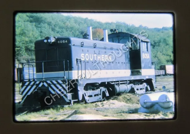 Original '69 Kodachrome Slide SOU Southern 6054 NW2        35W54