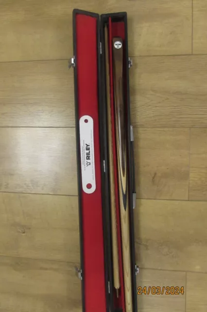 Riley 2 Piece Snooker /Pool  Cue in Hard Case