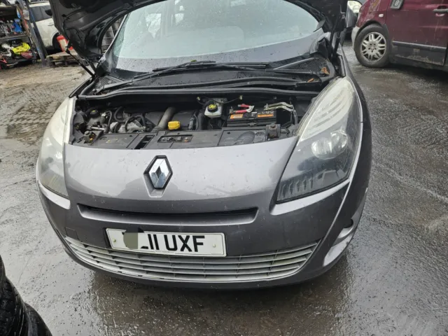 2009 - 2013 Renault Grand Scenic MK3 PH1 - Front Bumper In Grey With Marks