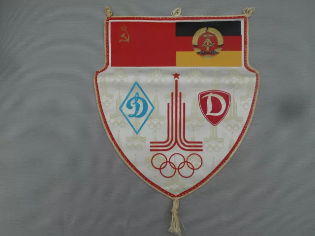 1 großer Freundschafts-Wimpel des SC DYNAMO der DDR und Dynamo Moskau Rußland