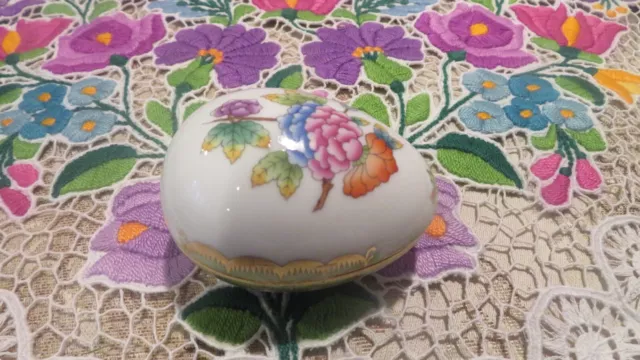 Herend Fine Hand Painted Queen Victoria Egg