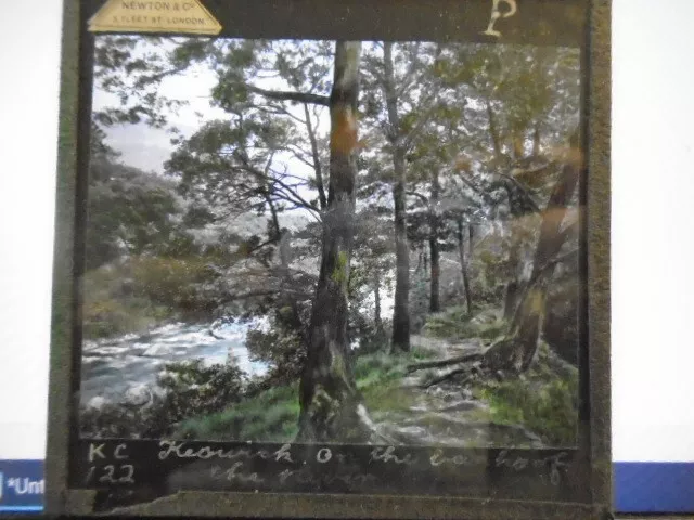 Glas magische Laterne Rutsche Keswick am Ufer des Flusses Newton & Co