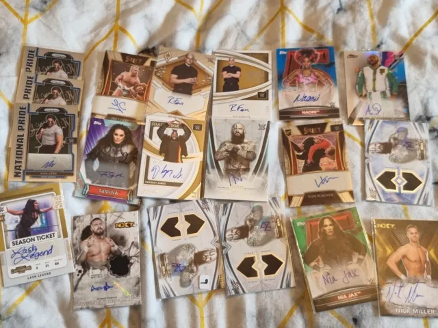 WWE AUTOGRAPH And RELIC GUARANTEED RANDOM BUNDLE💙