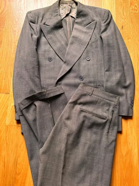 1940s Double Breasted 2 Pc Gray Pinstripe Suit California Tailored  40R