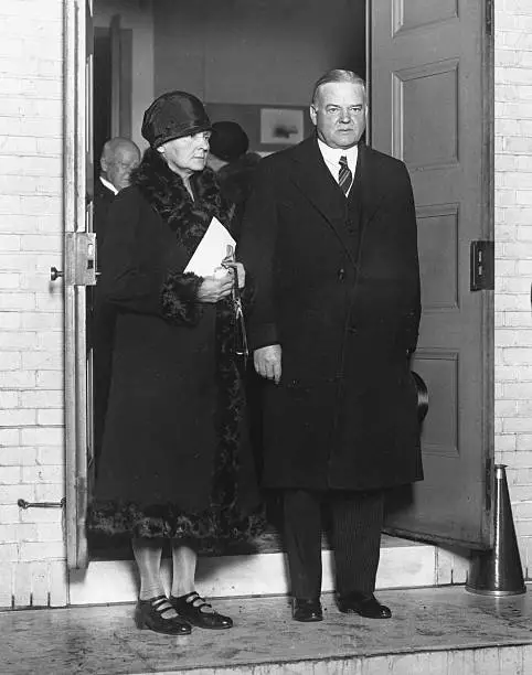Marie Curie poses with US President Herbert Hoover 1929 OLD PHOTO