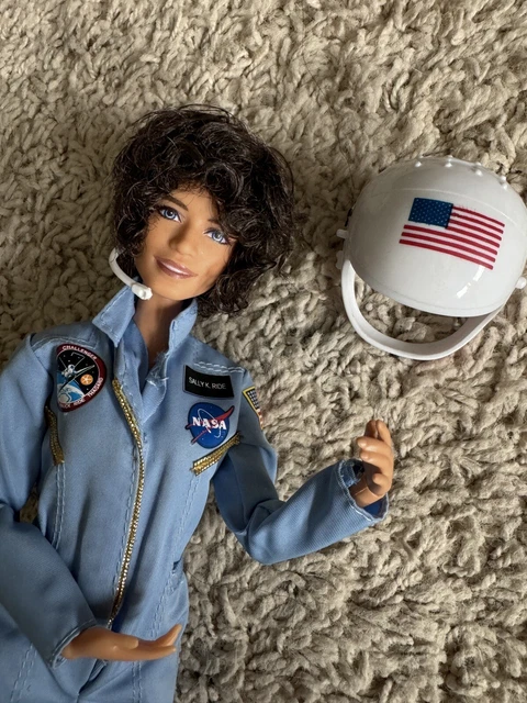 Mattel FXD77 Sally Ride Barbie Inspiring Women Doll NASA ASTRONAUT FULLY ARTICLE