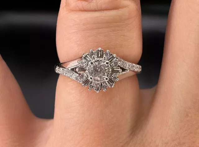 Princess-Cut Diamond Halo Engagement Ring | R1060W | Valina Halo Engagement  Rings