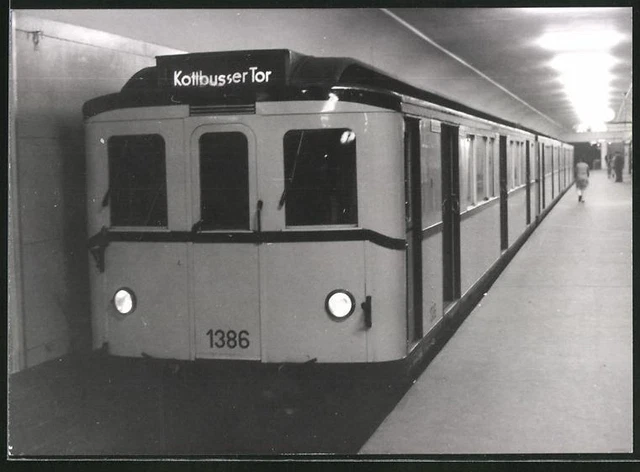 Fotografie unbekannter Fotograf, Ansicht Berlin, Bahnhof Leinestraße, U-Bahn Tr