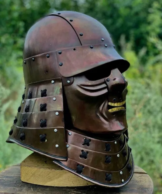 Wikinger Samurai Antiker Helm Handgemachter Stahlkrieger mit Oberflächenmännern